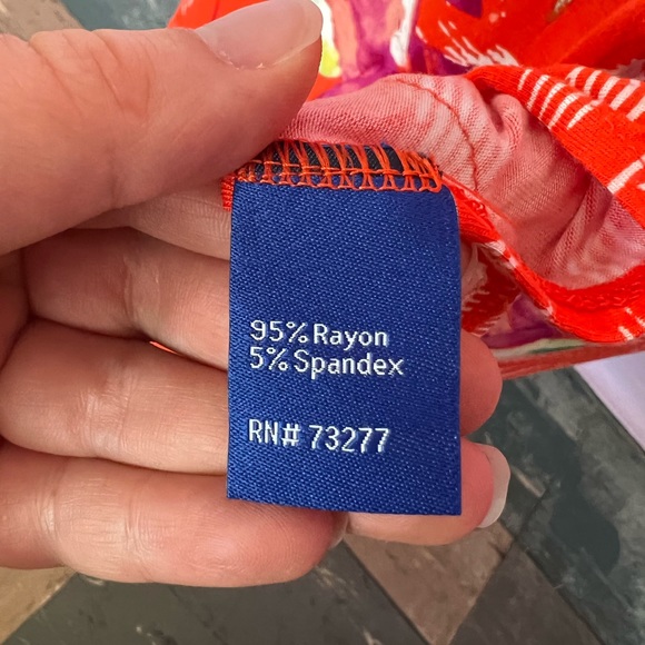 Apt. 9 shortsleeved floral top - Picture 4 of 5